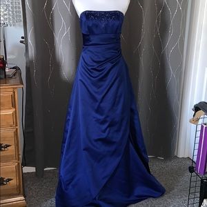 Elegant Blue Strapless Evening Gown